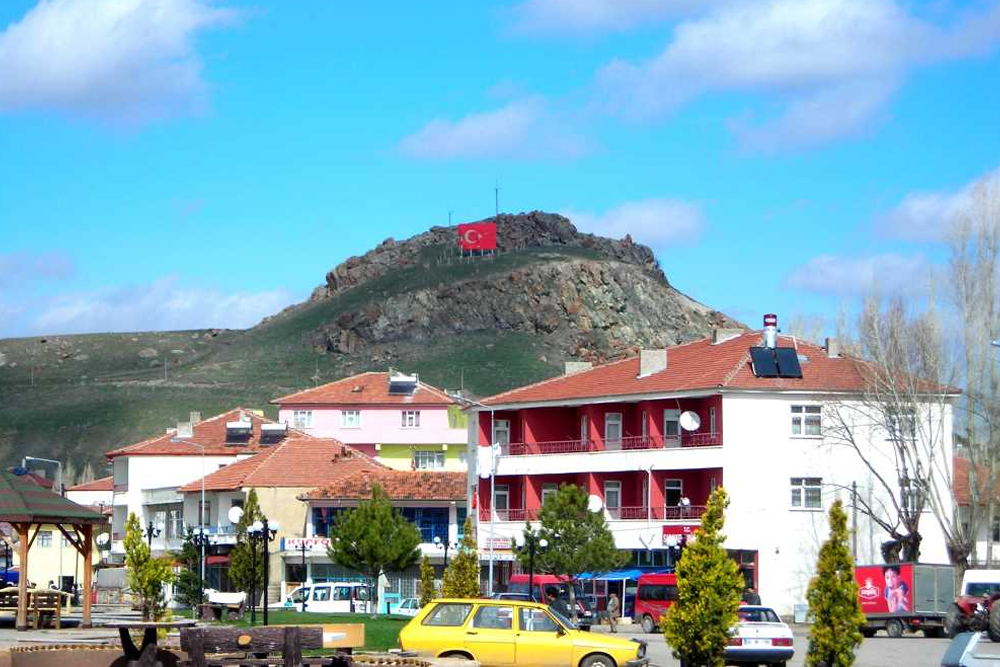 Saraykent Yılan Boynu Tepesi